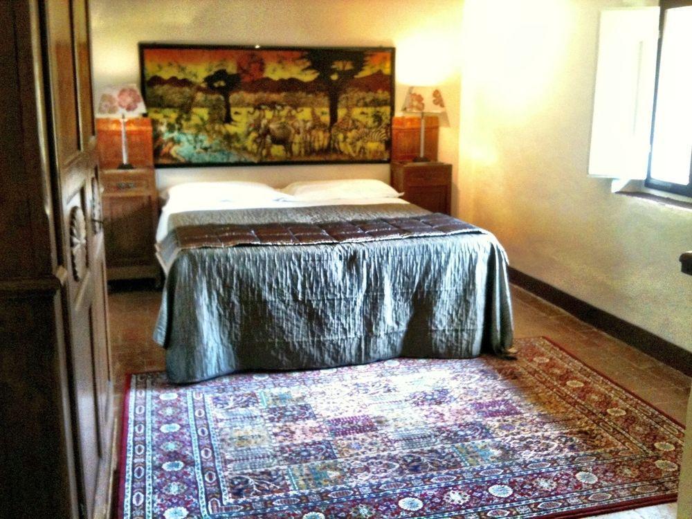 Ape Rosa Relais 2*
