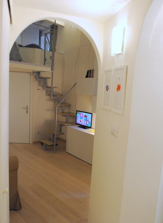 Acacia - Giglio Apartment Florence