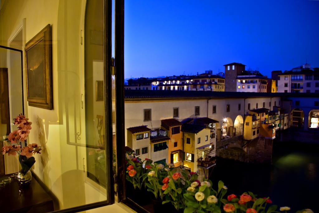 Ponte Vecchio Amazing View * Florenz
