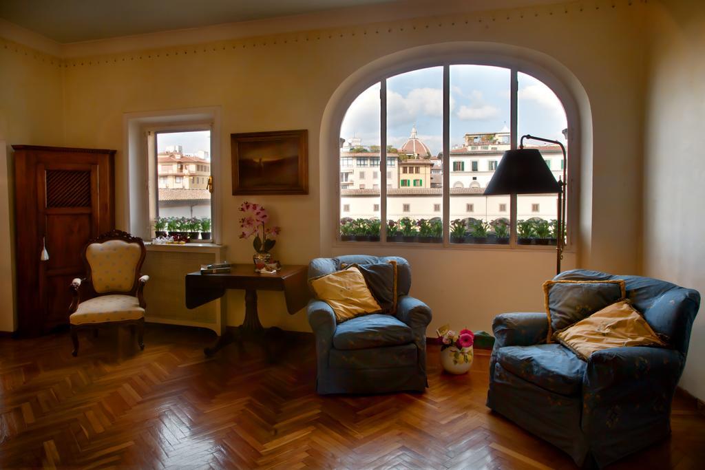 Ponte Vecchio Amazing View Florenz