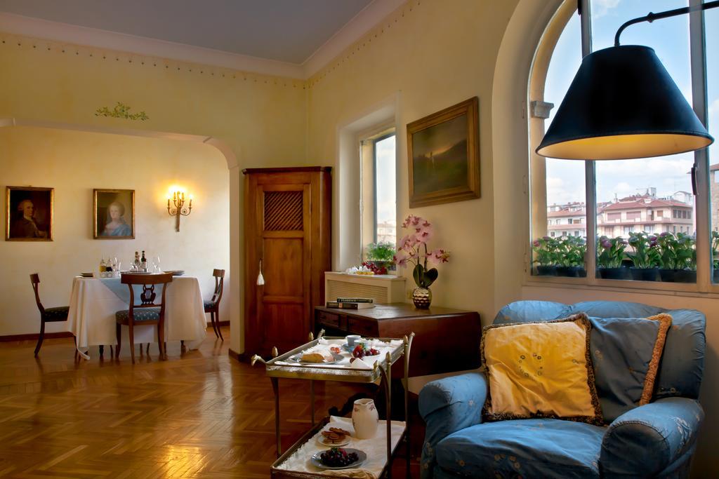 Ponte Vecchio Amazing View Apartment