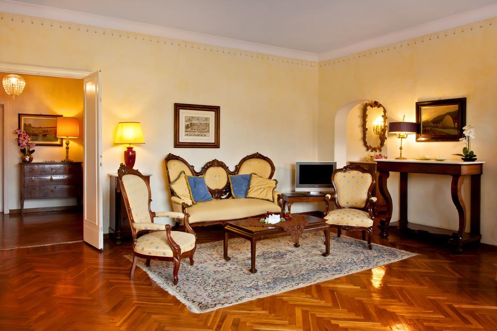 Ponte Vecchio Amazing View Apartment *