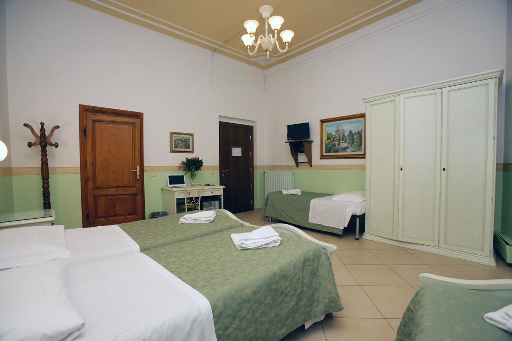 Hotel Desiree 3*
