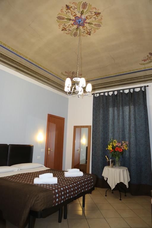 Guest house Adelaide House 2*