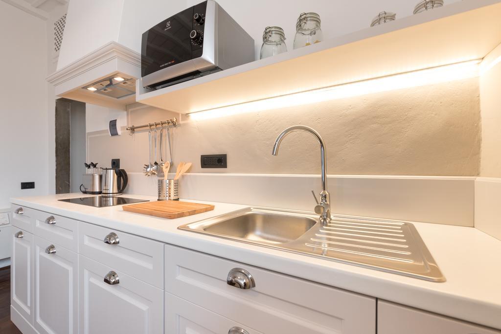Charming Attic Niche Apartment *