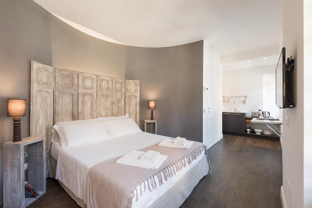 Novella Goldoni Suite-by Concierge Apartment