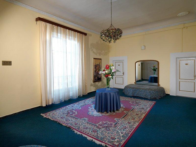 Hhb Hotel
