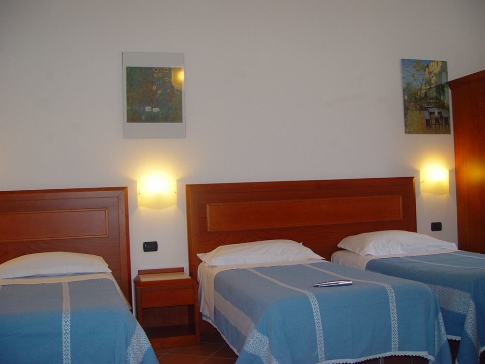 Hostel Archi Rossi *