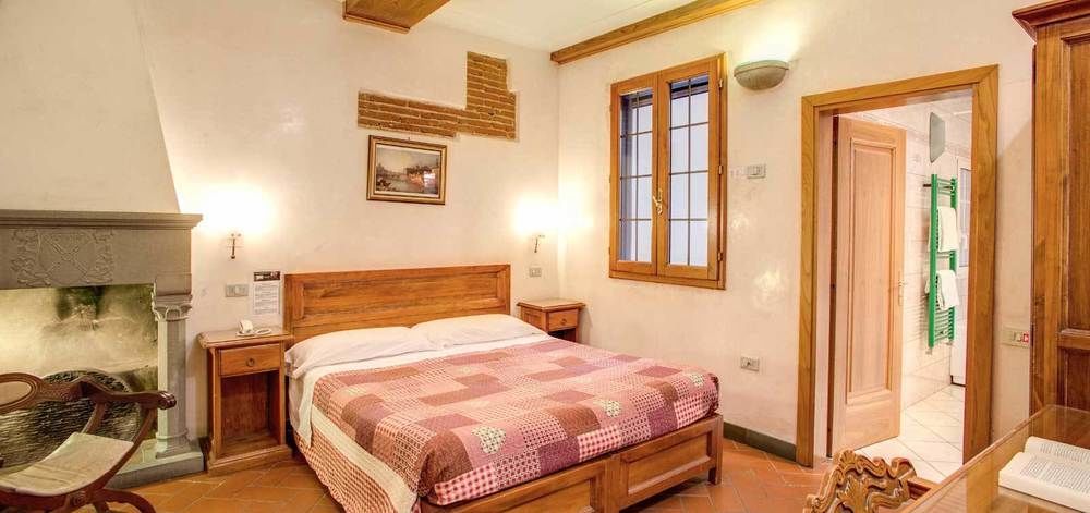 Lorena Hotel 2*