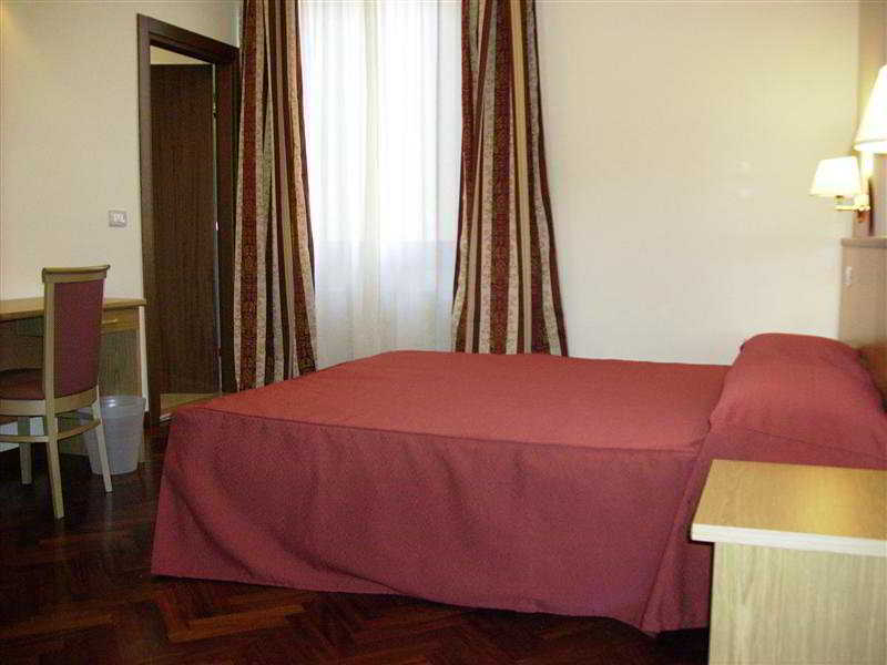 Aramis Deluxe Affittacamere 2*