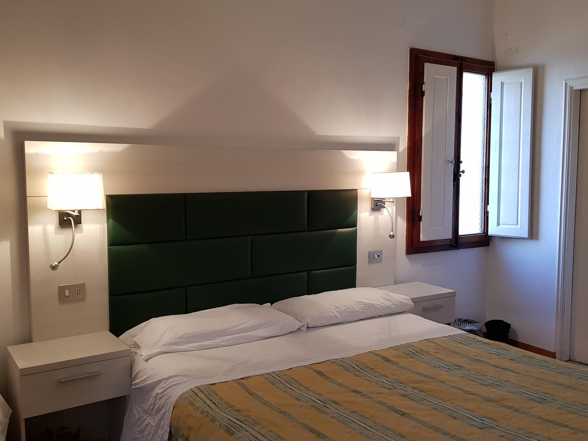 Elite Hotel 2*