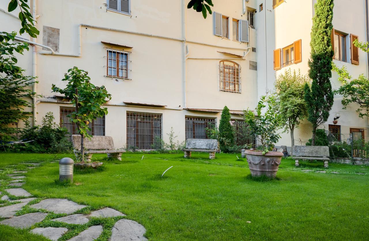 Archi Rossi Hostel *