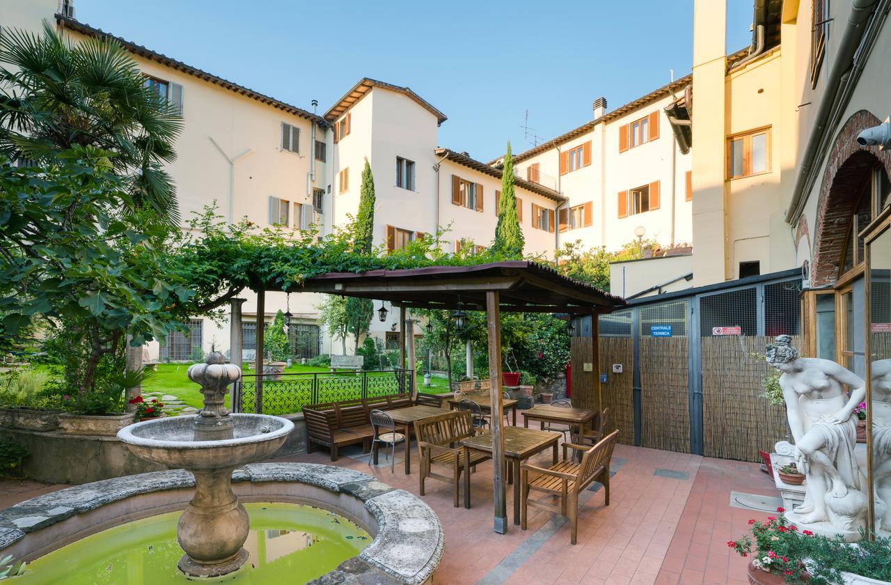 Hostel Archi Rossi *