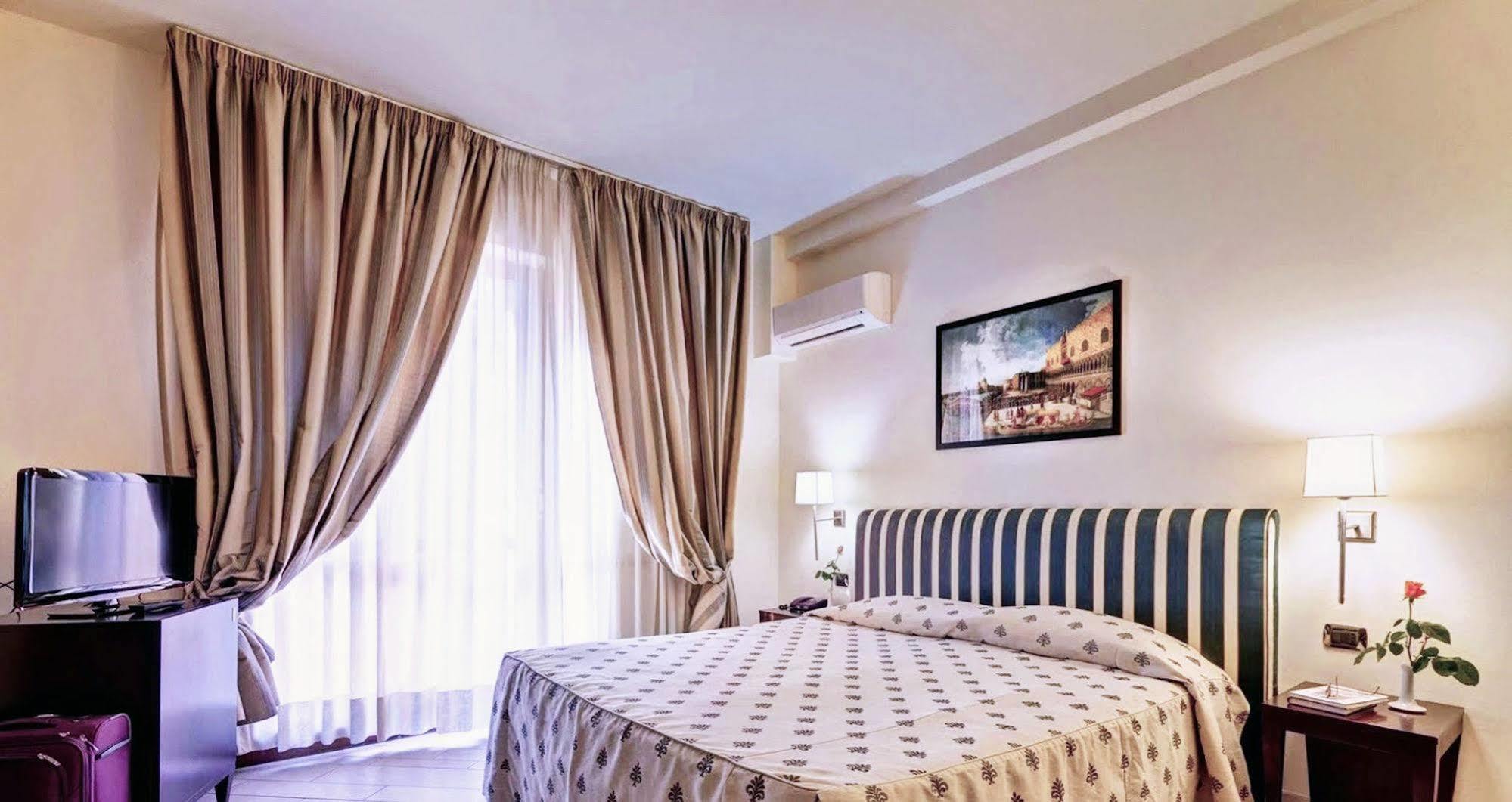 Airport Hotel 4*
