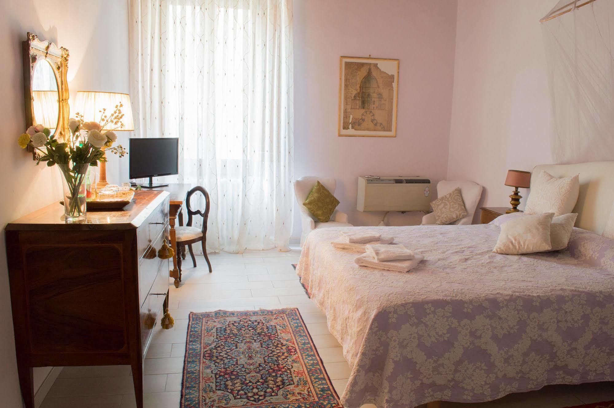 Bed & Breakfast La Rosa Townhouse 3*