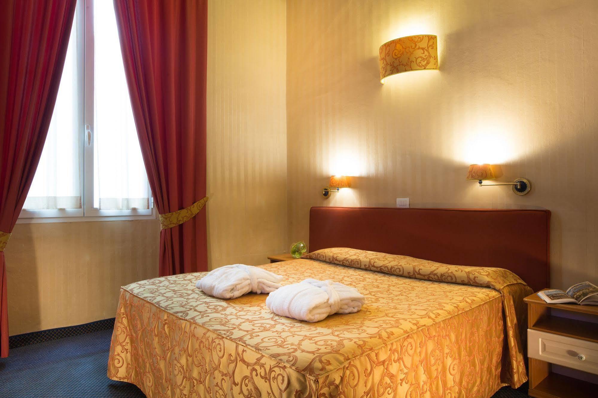 Montreal Hotel 3*
