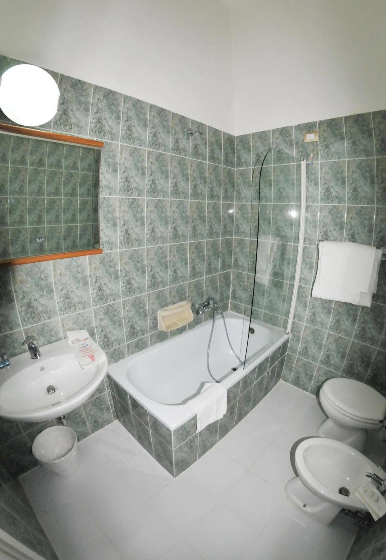 Hhb Hotel