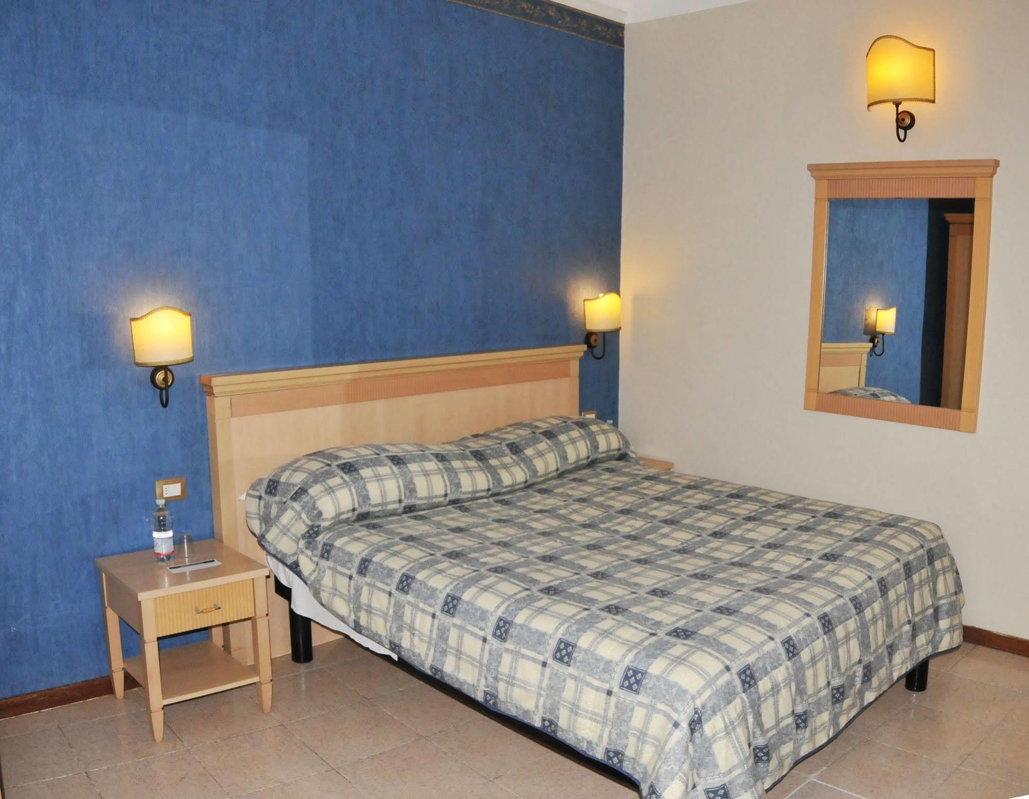Hotel Hhb 3*