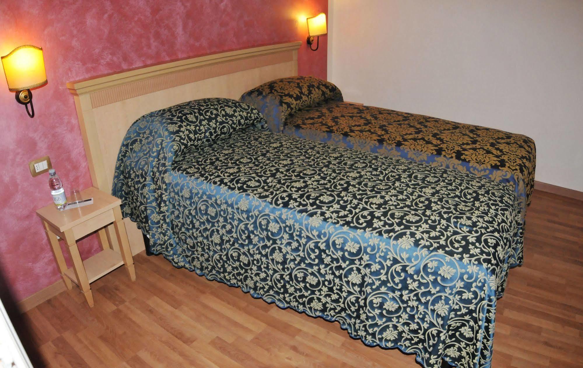 Hotel Hhb 3*