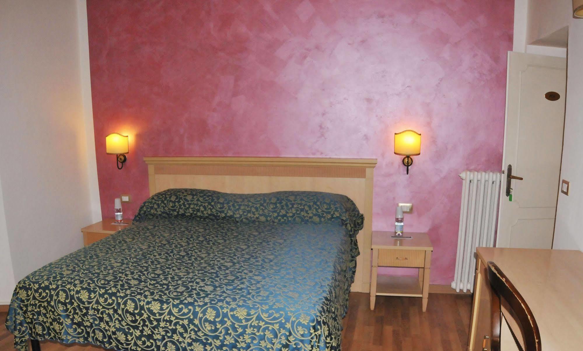 Hhb Hotel