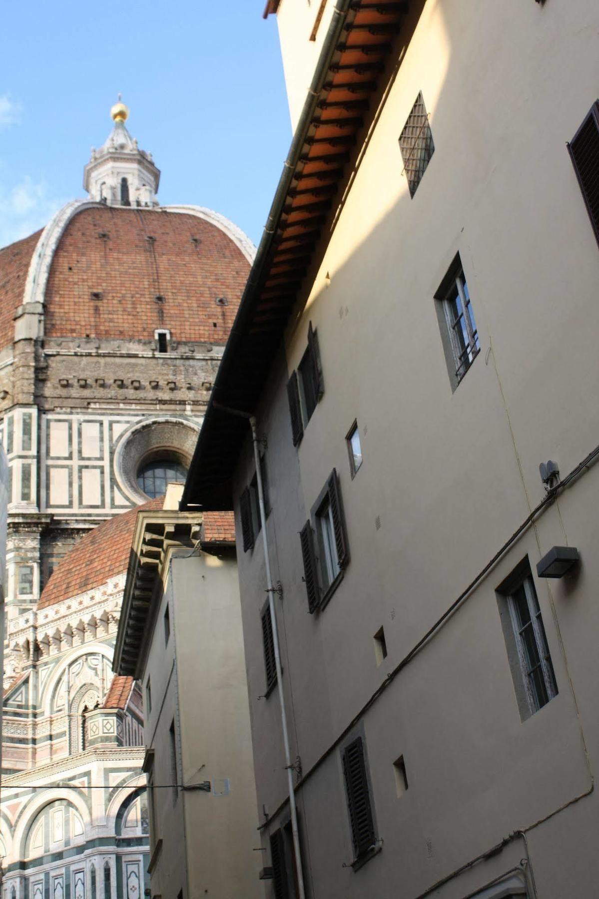 Adelaide House 2* Florence