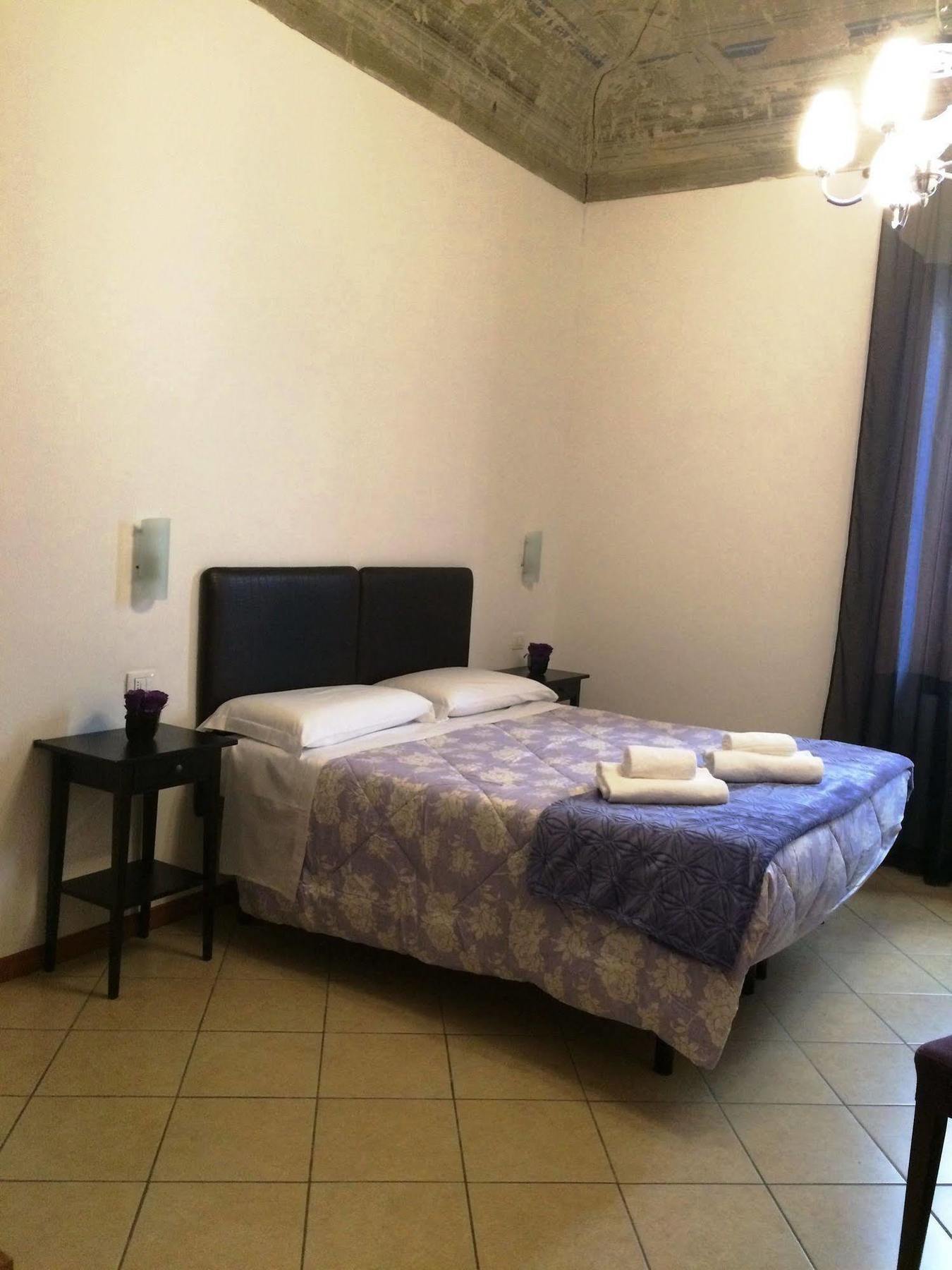 Adelaide House Guest house 2*