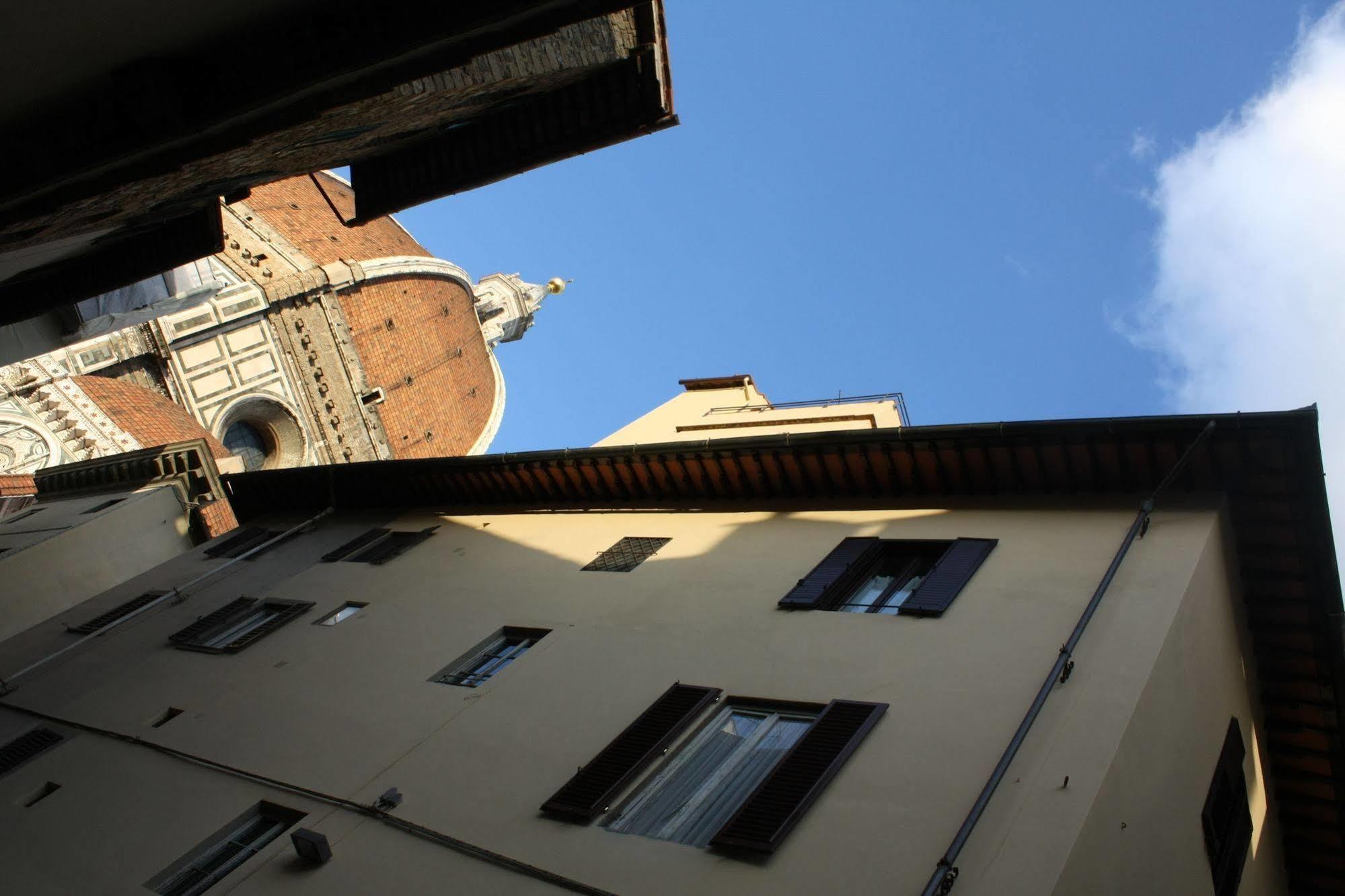 Adelaide House 2* Florence