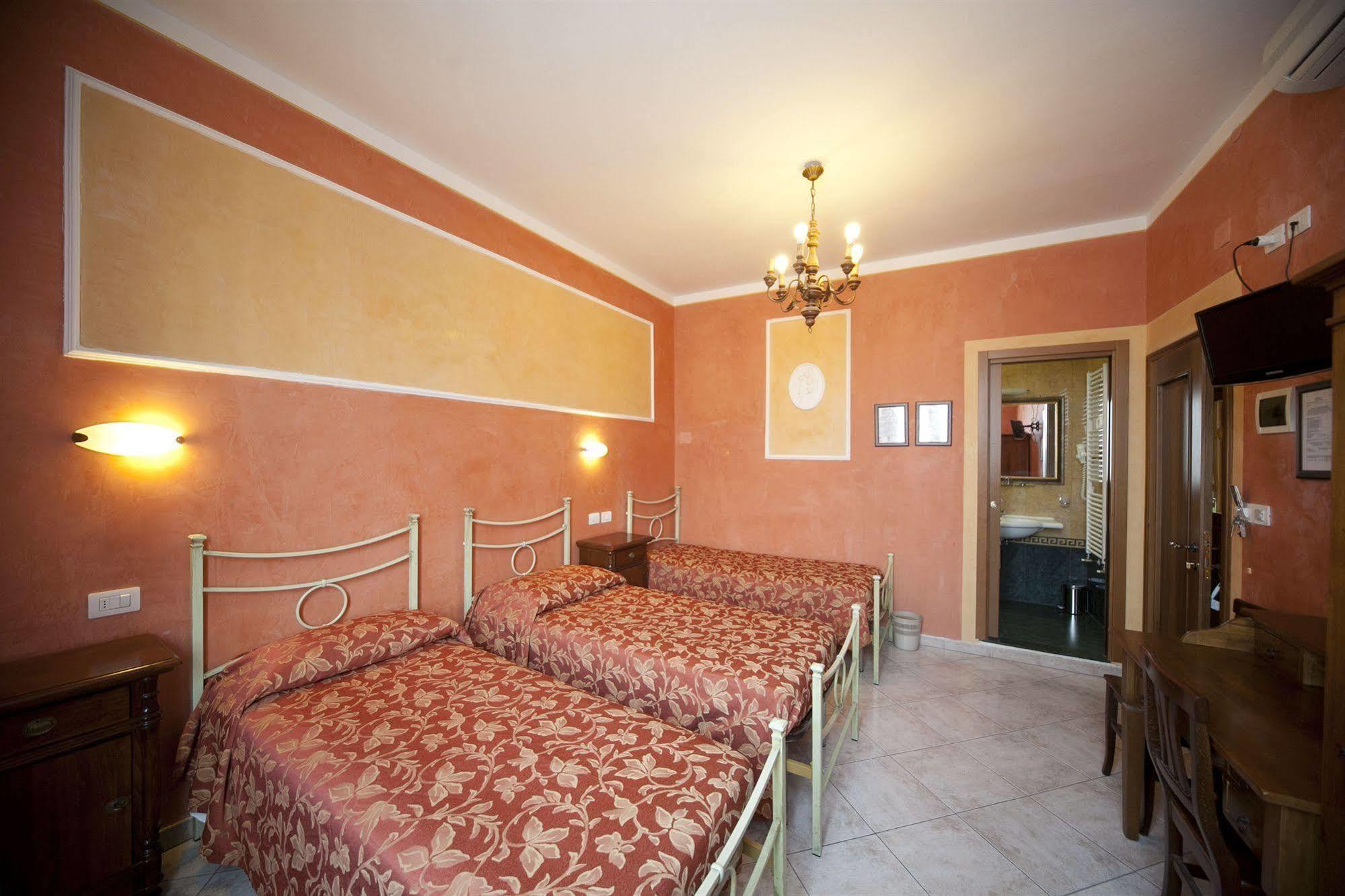 Merlini Hotel *