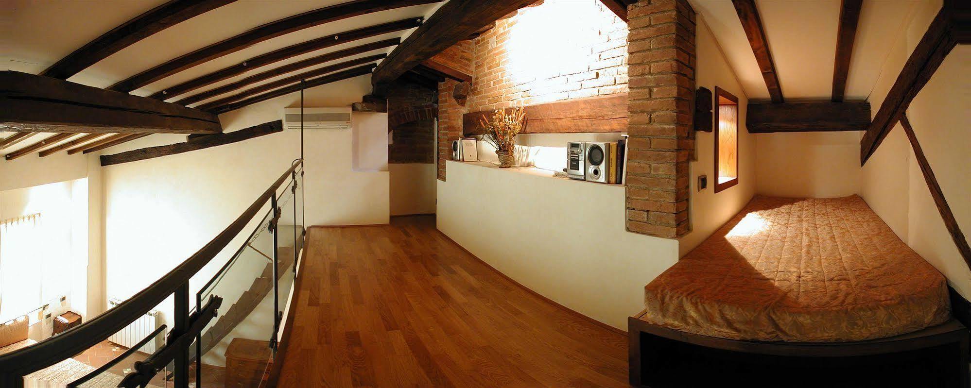 Residenza D'epoca In Piazza Della Signoria Bed & Breakfast 2*