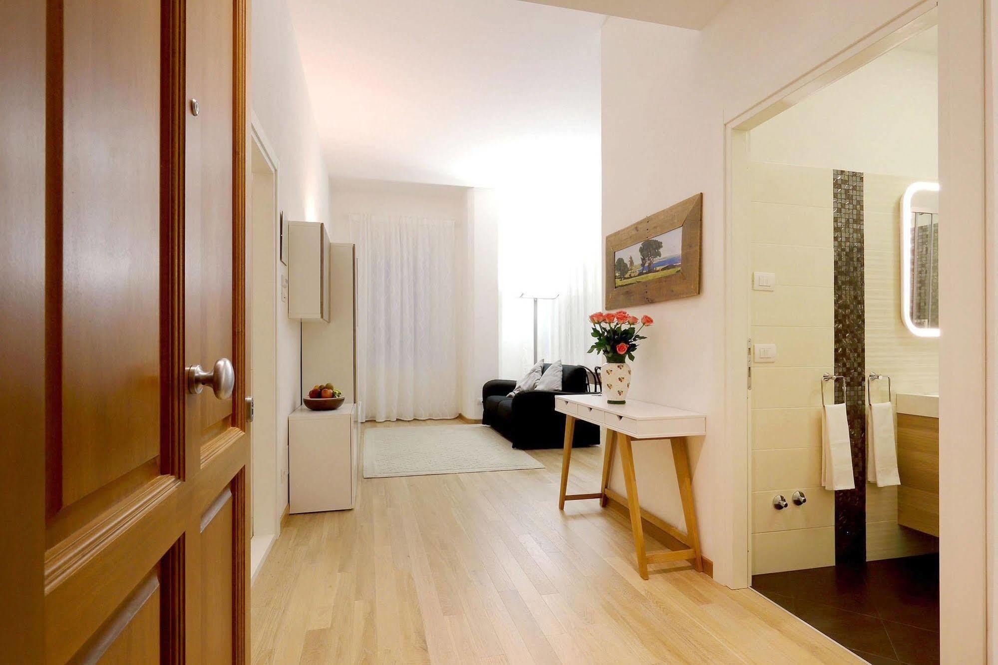 Relais White