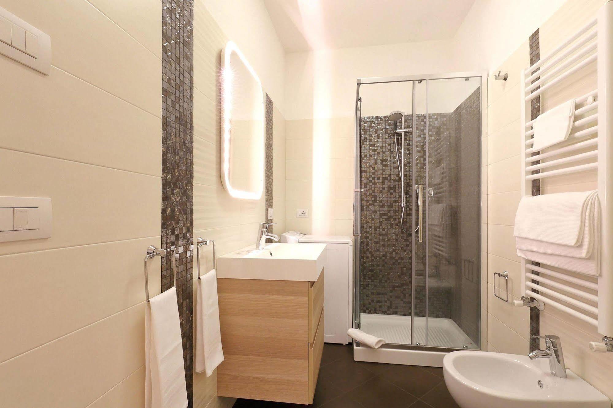 Relais White
