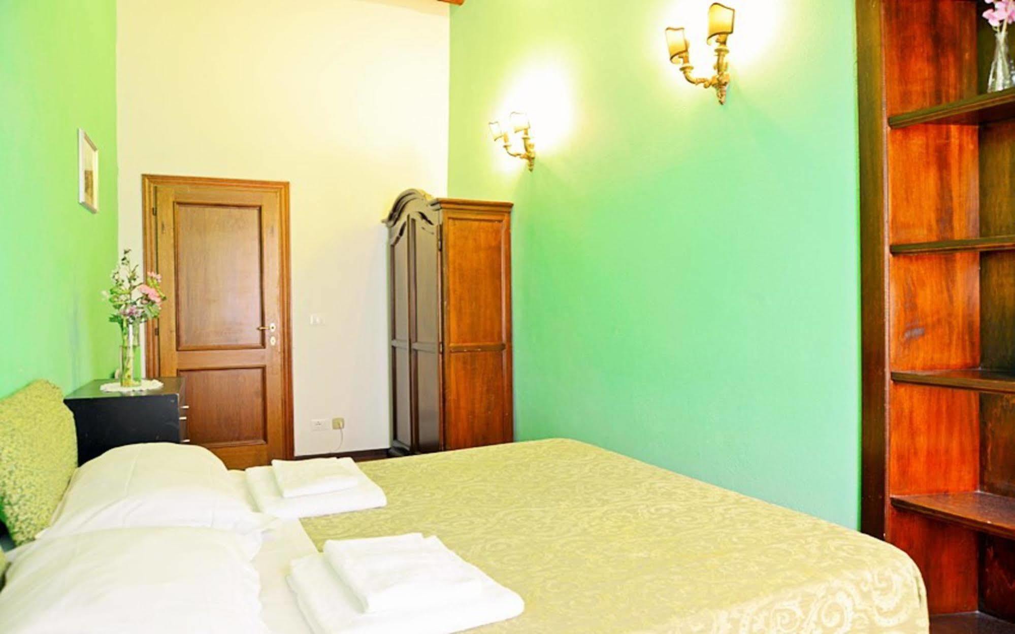 Guest house Sani Tourist House 3*