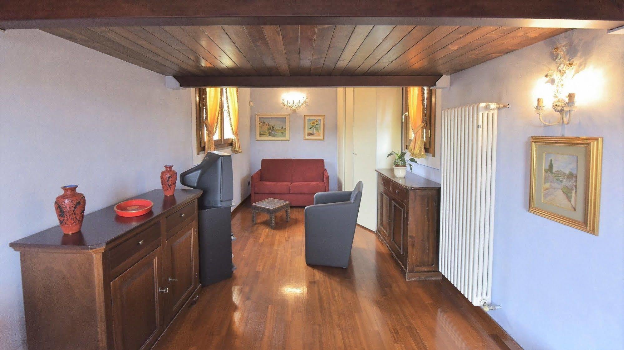 Sani Tourist House 3*