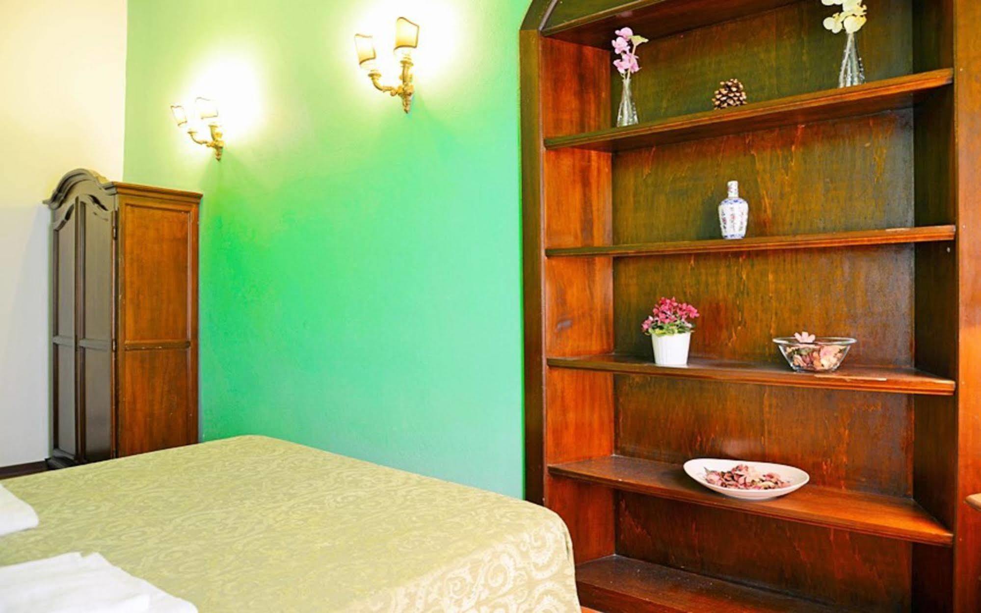 Sani Tourist House 3*