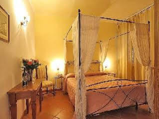 Bed & Breakfast Dimora Altea 3*