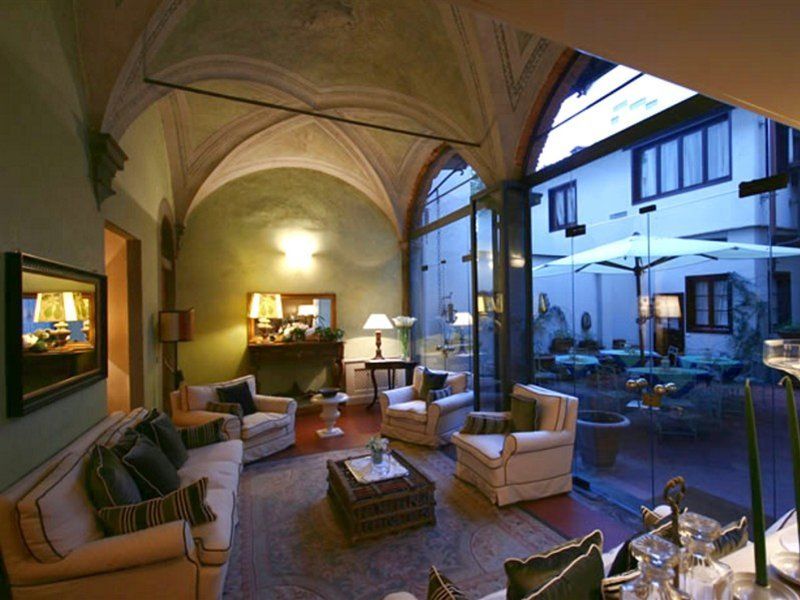 J And J Hotel