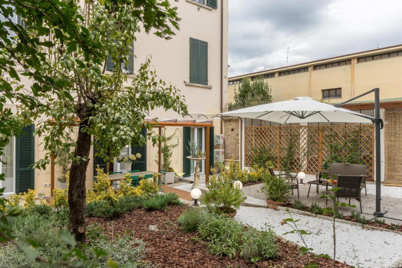 Apartment Pilastri Majestic Garden By Mmega Florence