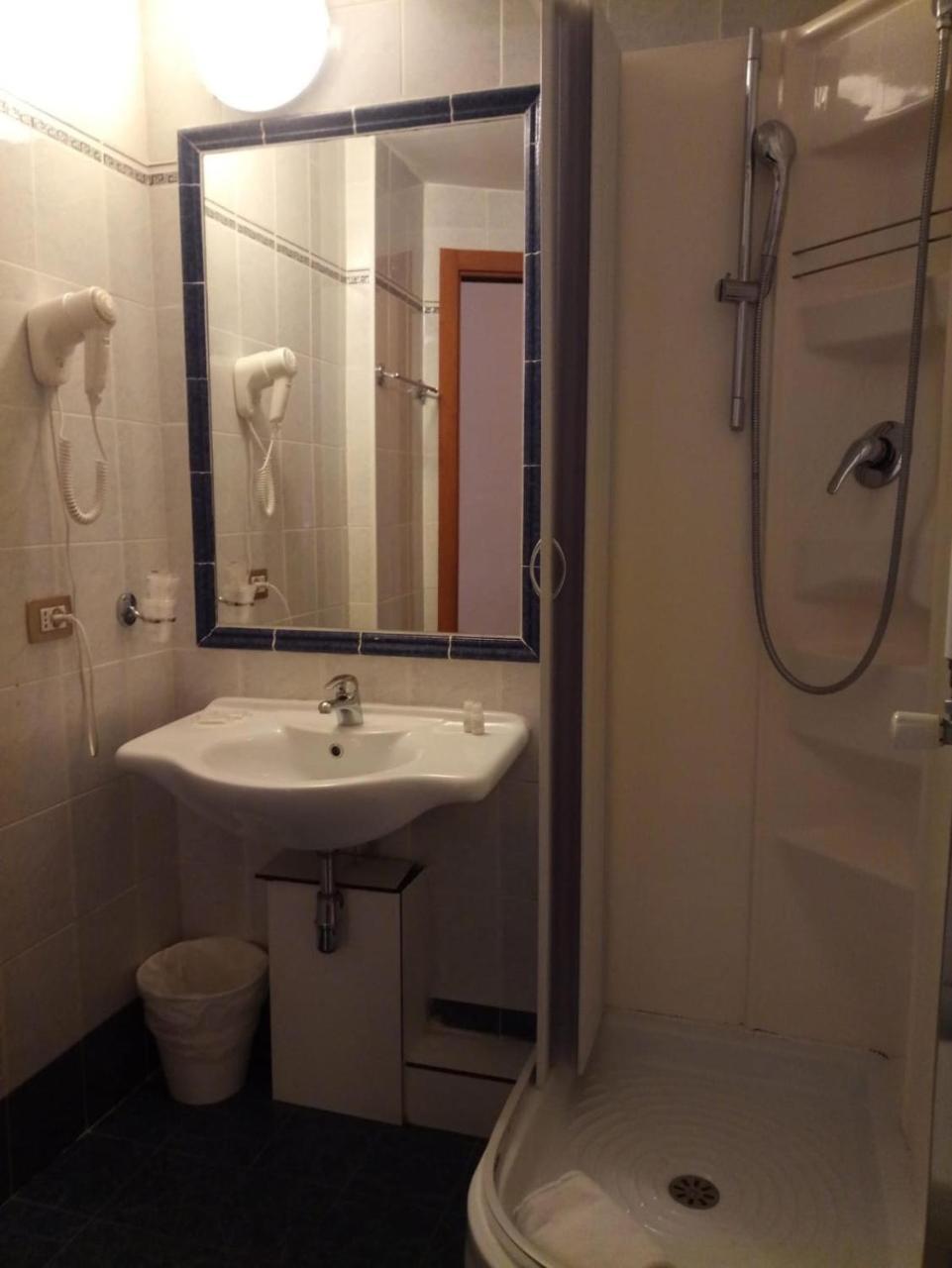 Hhb Hotel