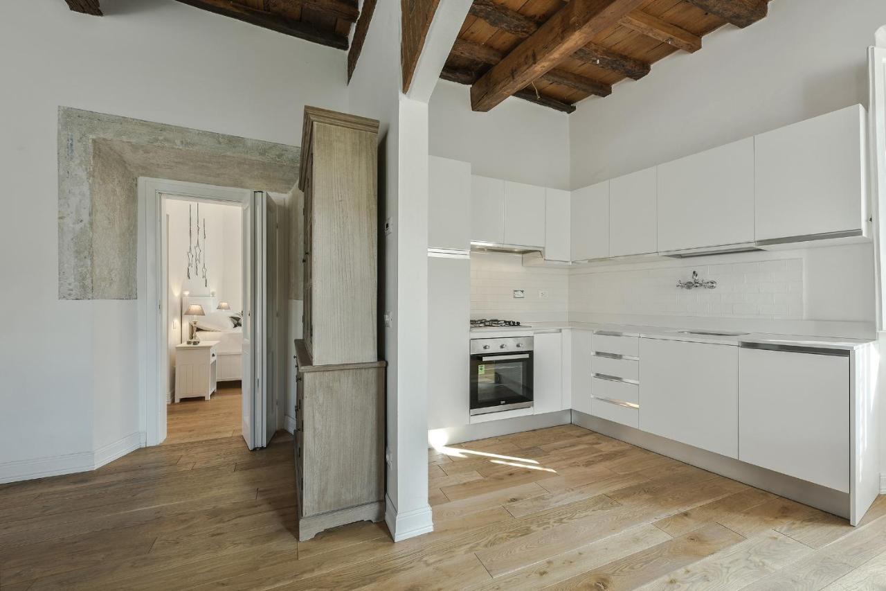 - Oltrarno Elegance Apartment *