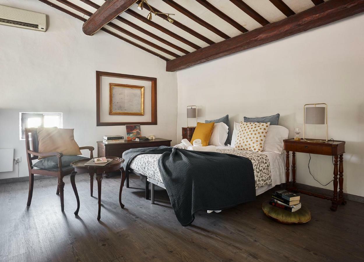 Very Special+views In Front Of Pitti Palace&garden Apartment Florenz