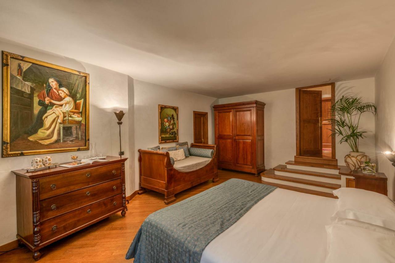 Bed & Breakfast Residenza D'epoca In Piazza Della Signoria 2*