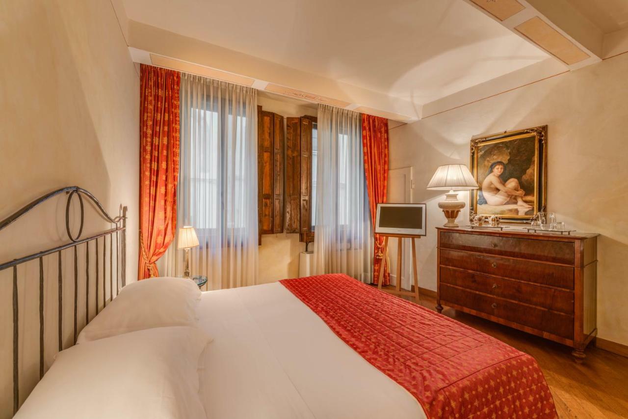 Residenza D'epoca In Piazza Della Signoria Bed & Breakfast 2*