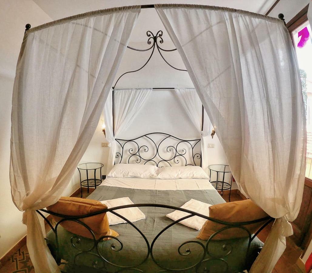 Holiday Rooms Affittacamere *