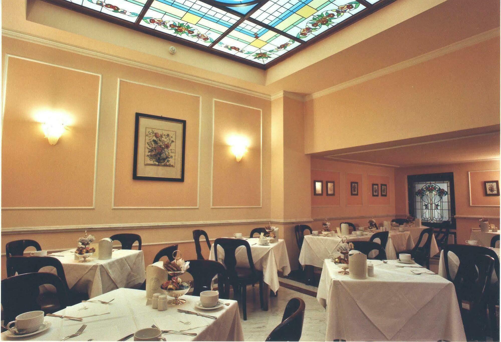 Hotel Pierre 4*