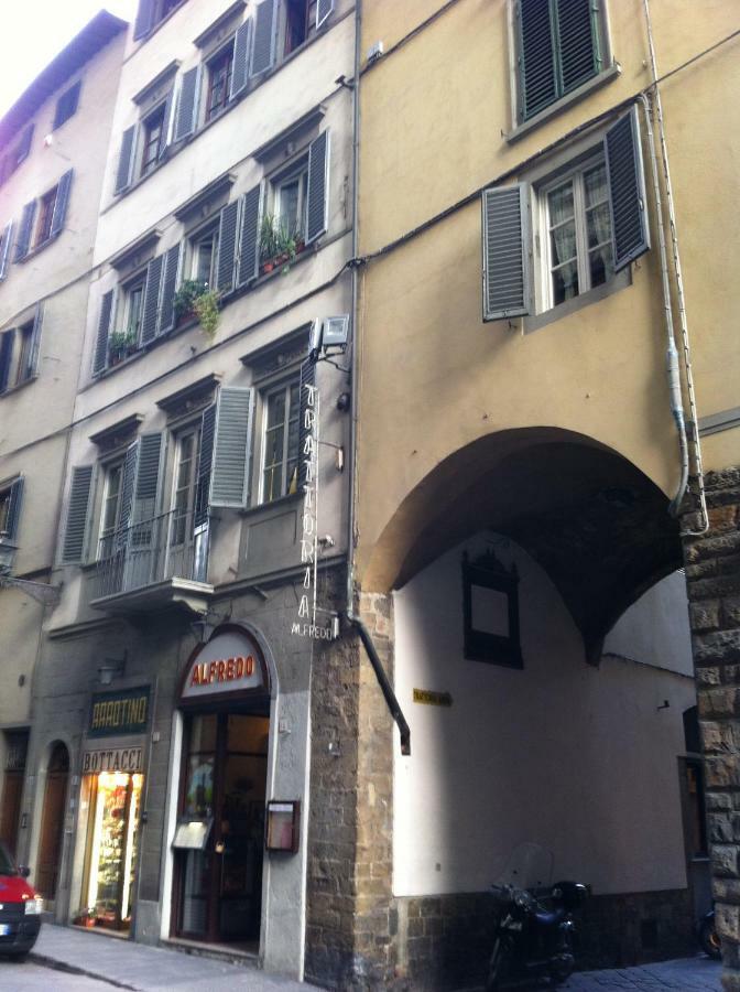 Leoni Apartment