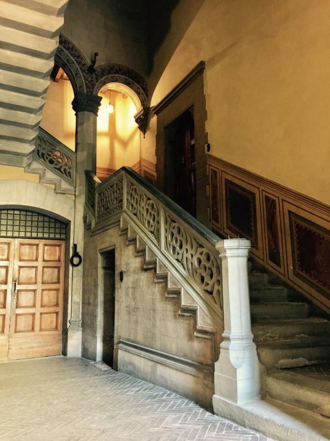 Donatello - Elegante E Spazioso A Pochi Minuti Dalla Stazione Apartamento Florença