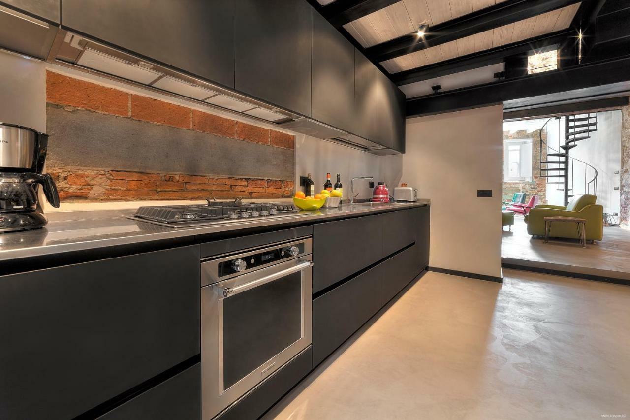 Stone Walls Deluxe Apartment