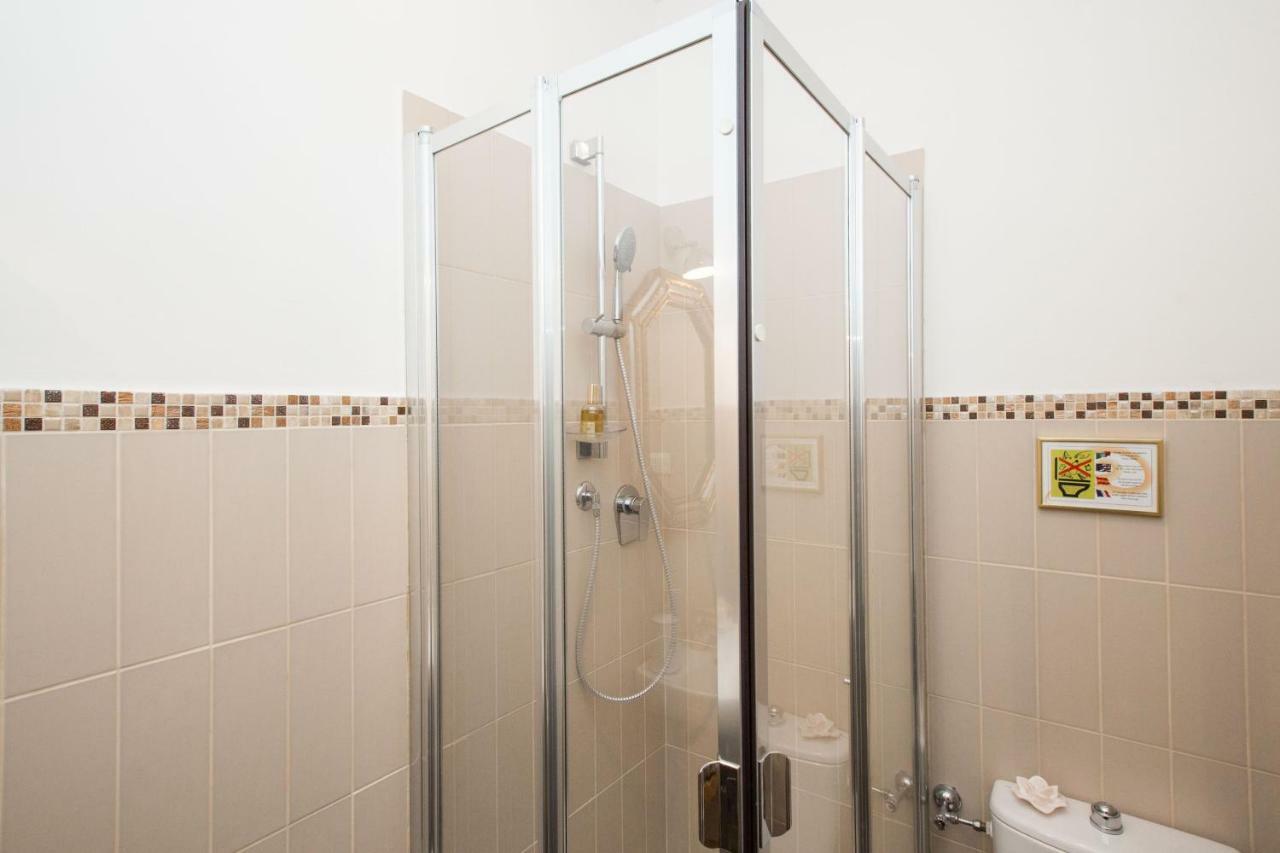 Charming Cavour Heart Of Apartamento