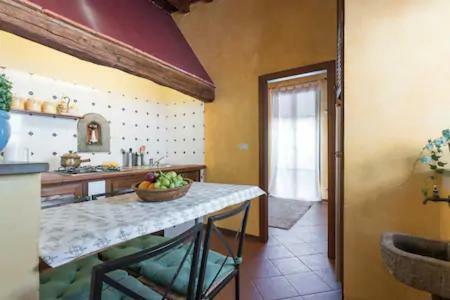 Real Rustic Tuscany Style In Center Apartment