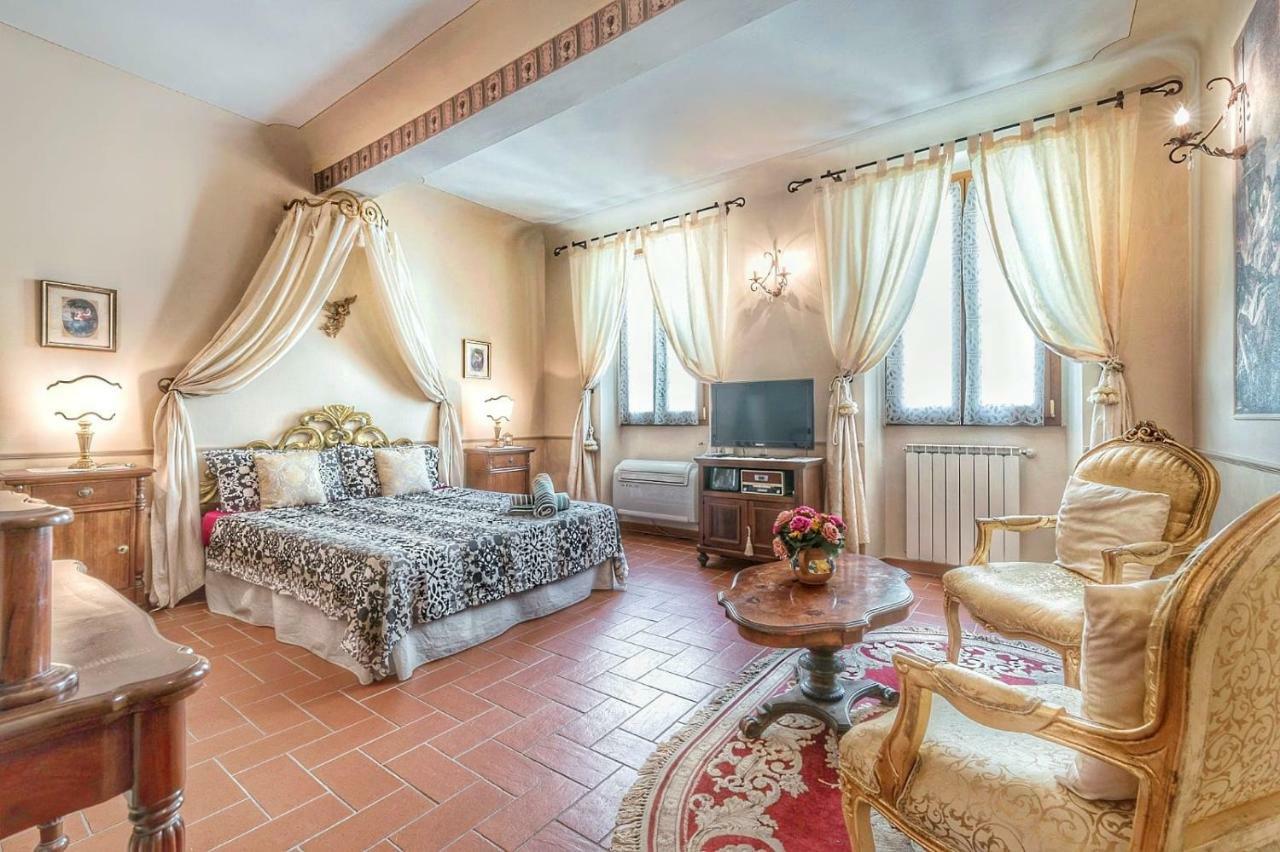 Classic Style In Center Appartamento *